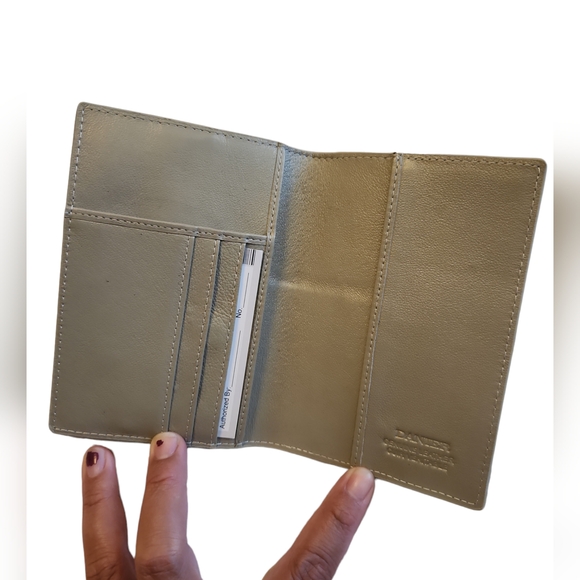 New DANIER passport cover /unisex - Picture 6 of 6